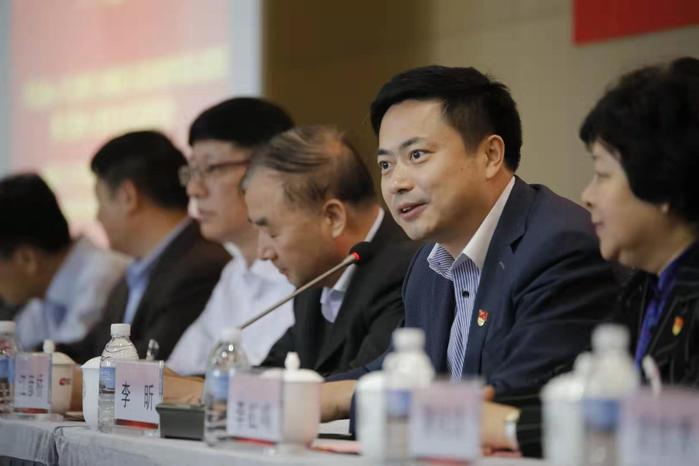 市教委副主任